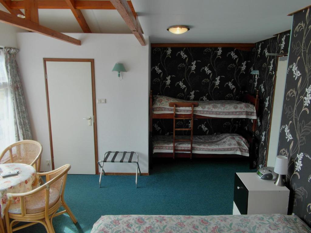 Pension Zonneweelde Oosthuizen Kamer foto